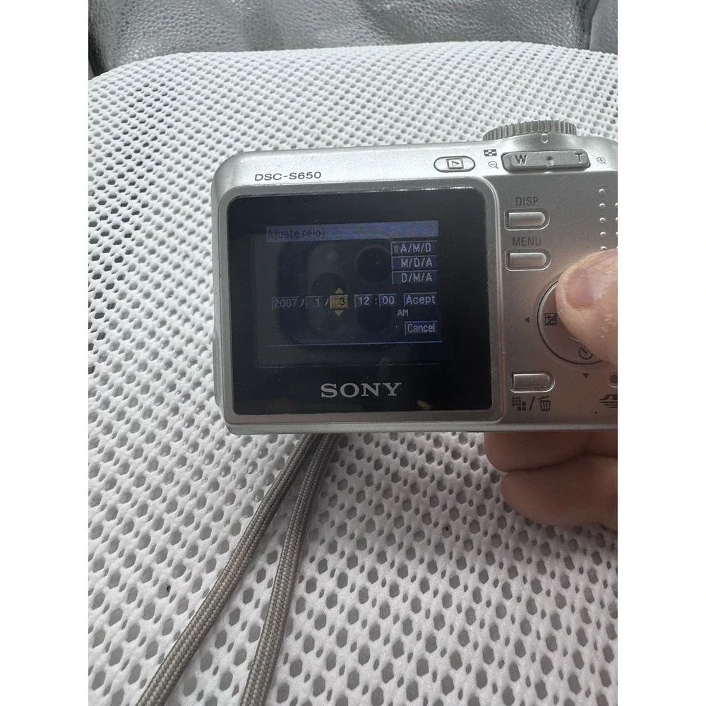 Sony Cyber-shot DSC-S650 7.2MP Digital Camera Silver Untested Read AS-IS